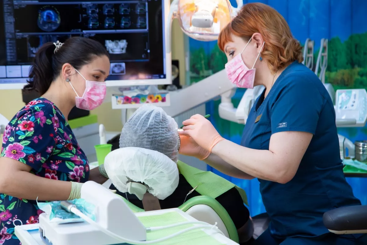 Găsirea Dentistului Potrivit Cum Trebuie Să Te Informezi