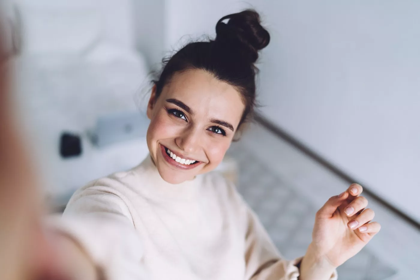 Implanturi Dentare – Avantaje și Dezavantaje