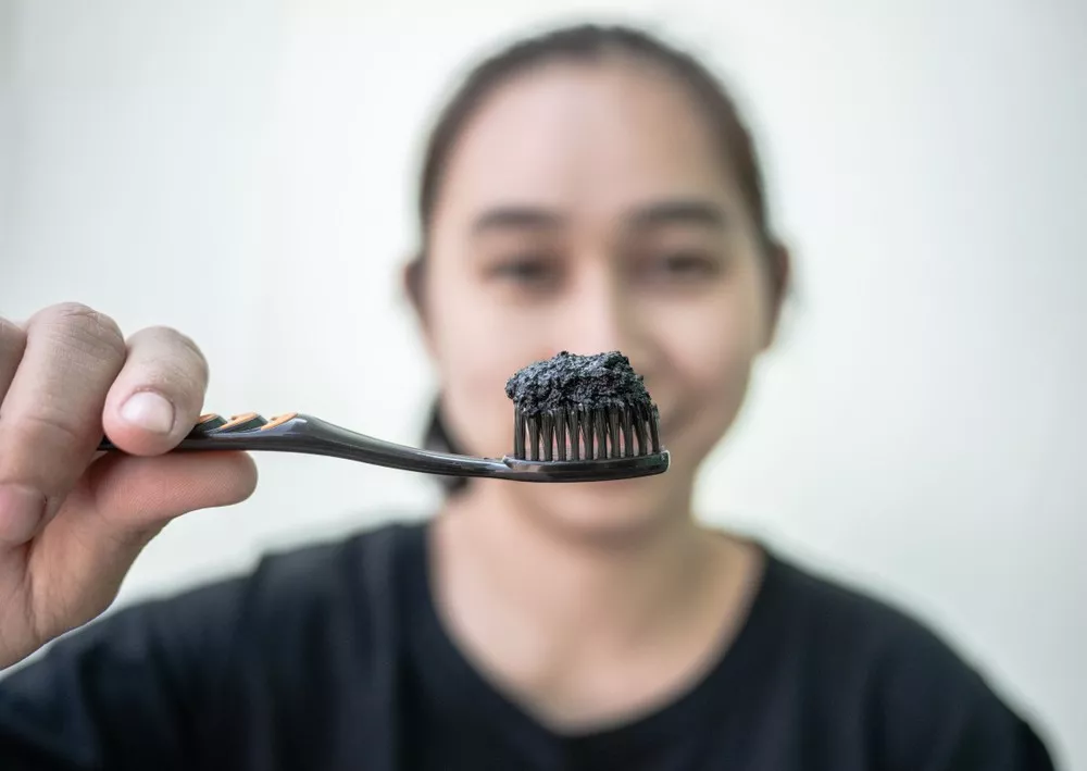 Este Adevarat Ca Pasta De Dinti Cu Carbune Poate Deteriora Smaltul Sau E Doar Un Trend De Pe Intern1 69b11f1429815